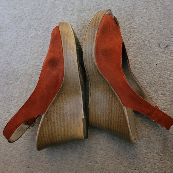 Size 38 - orangey suede wedges - Picture 2 of 6